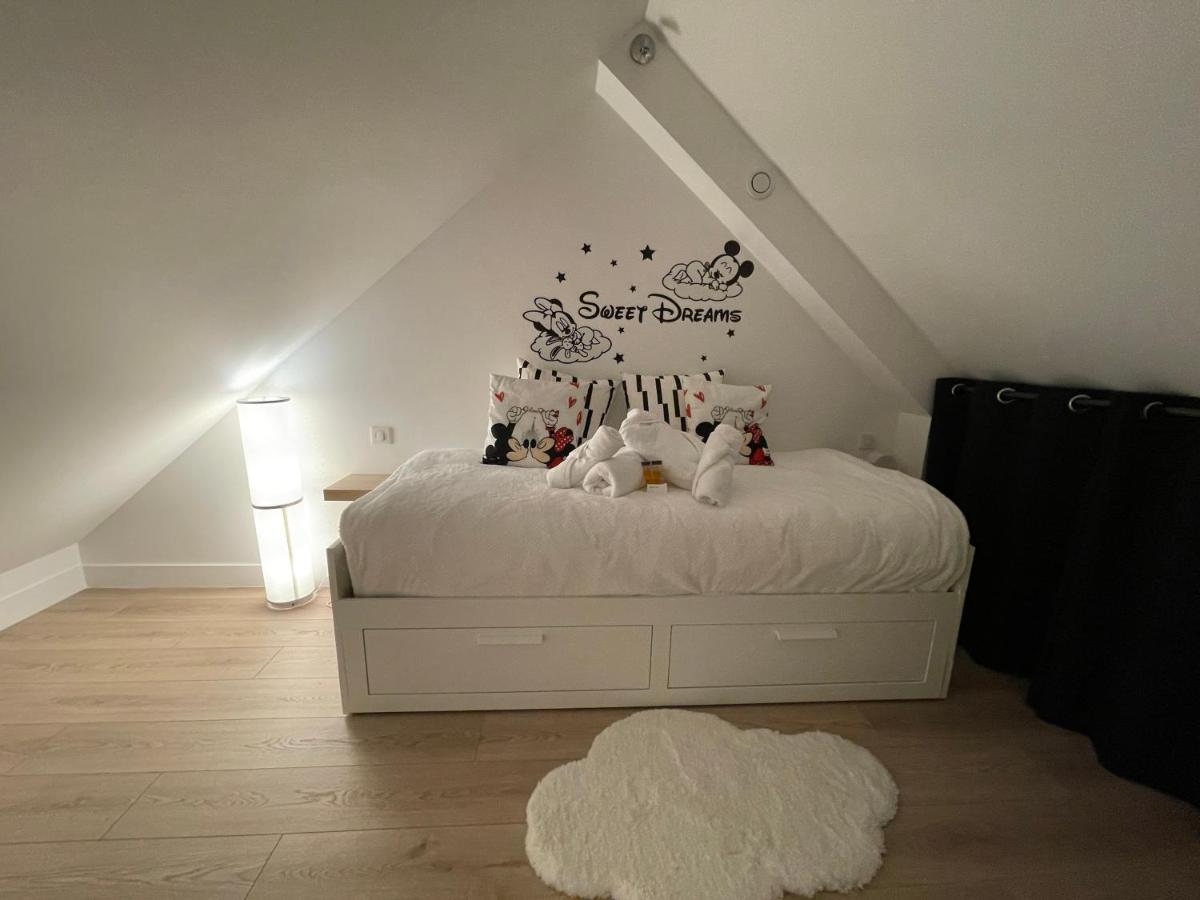 Villa Paris House Villejust Exterior foto
